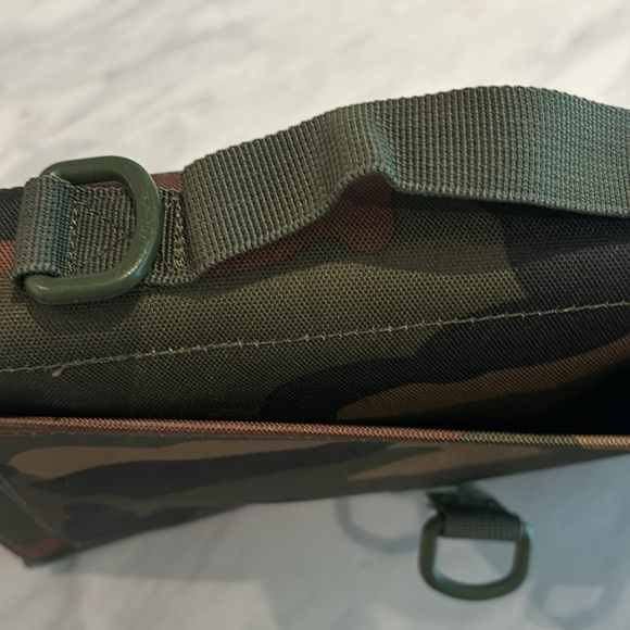 Herschel, Sprout (Limited Edition) Camo Change Mat - Picture 4 of 4